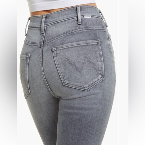 ๐ฉถNWT MOTHER DENIM HUSTLER FRAY HEM FLARE JEANS (Daytona Nights) 30 - Picture 4 of 17